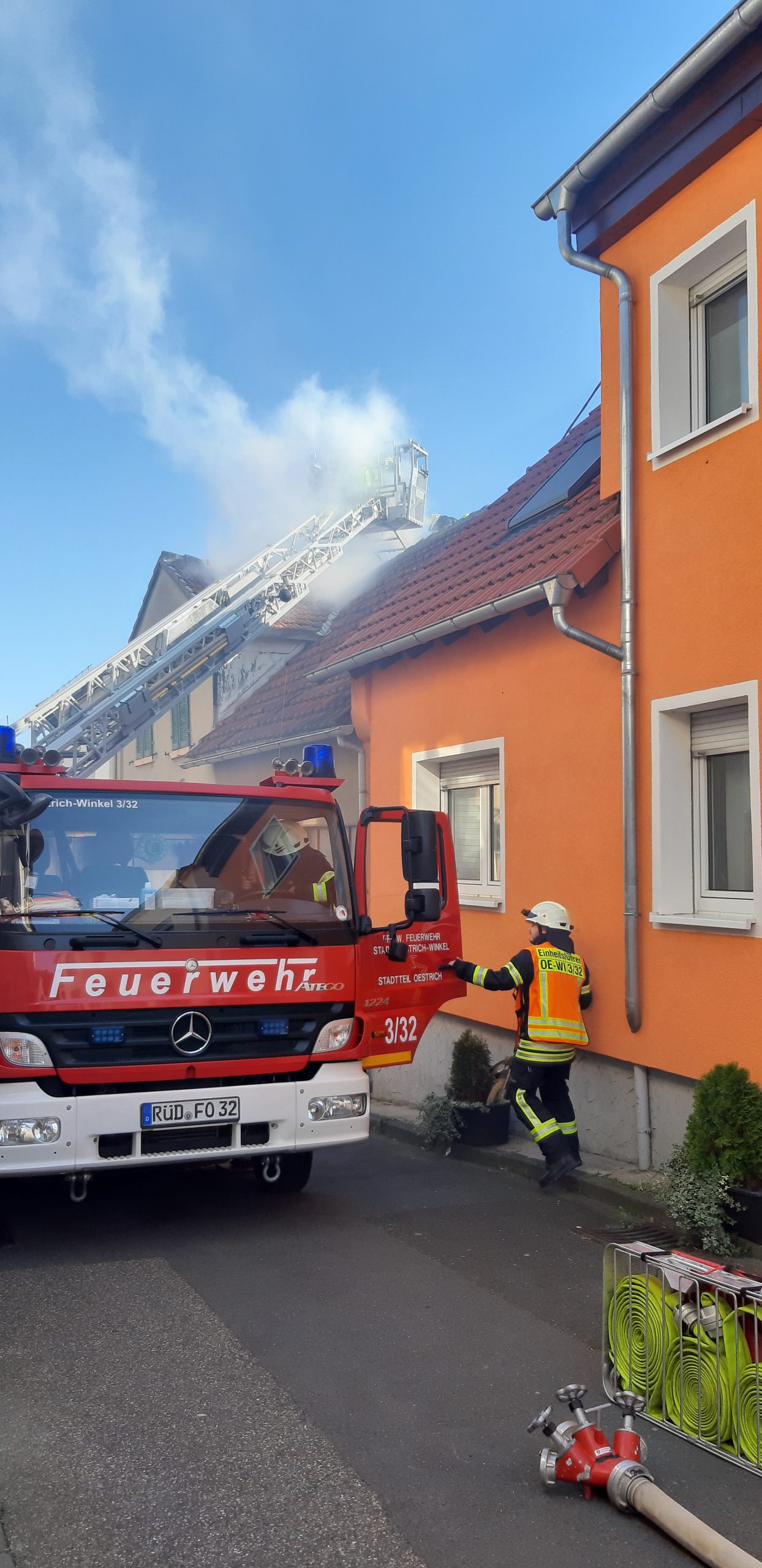 Kaminbrand fordert Feuerwehren in Hallgarten